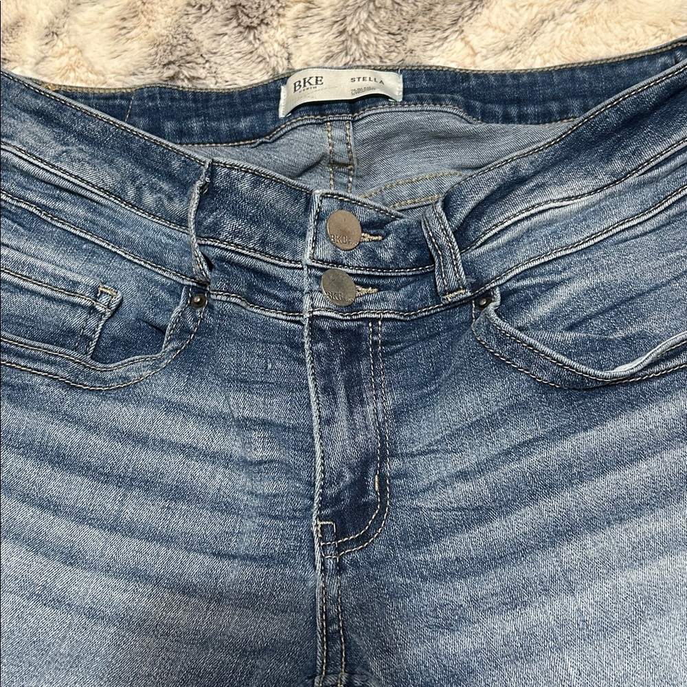 Buckle BKE Stella Straight Leg Jeans with Mid Rise Fit and Whiskering 31 x 32 - Picture 6 of 11